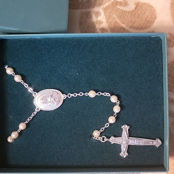 COPY - The Vatican Library Collection Faux Pearl Rosary New in Box - Picture 2 of 7